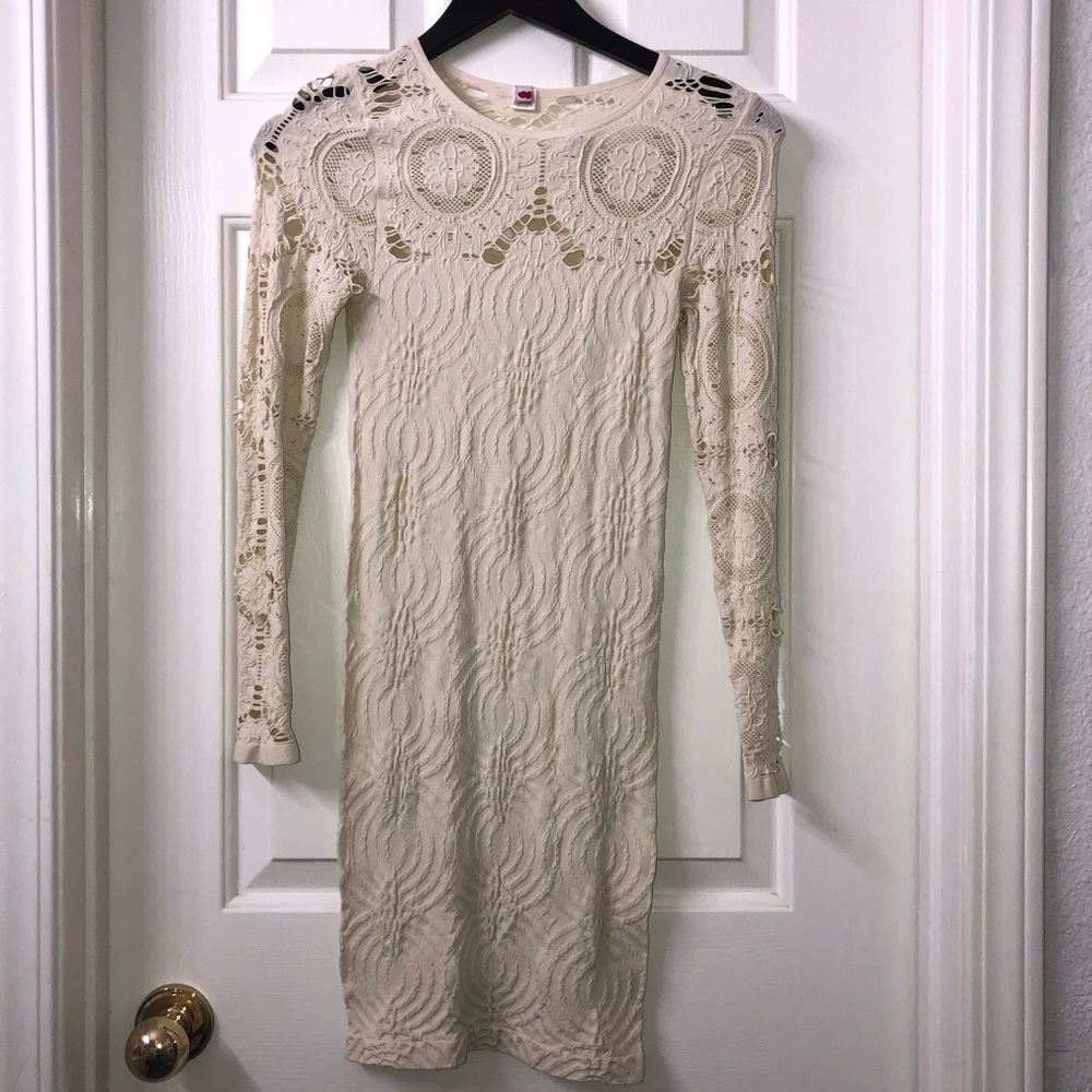 Long sleeve form fitting cream dress Sm/Med